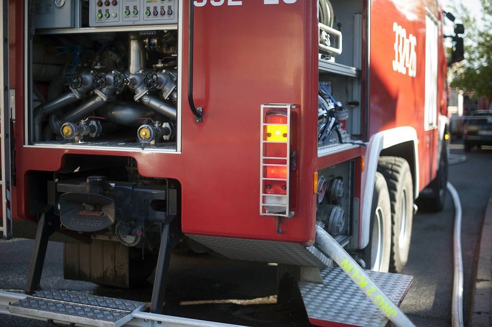 Pożar samochodu, trawy i wypadek. Bilans ostatnich dni strażaków z Pabianic