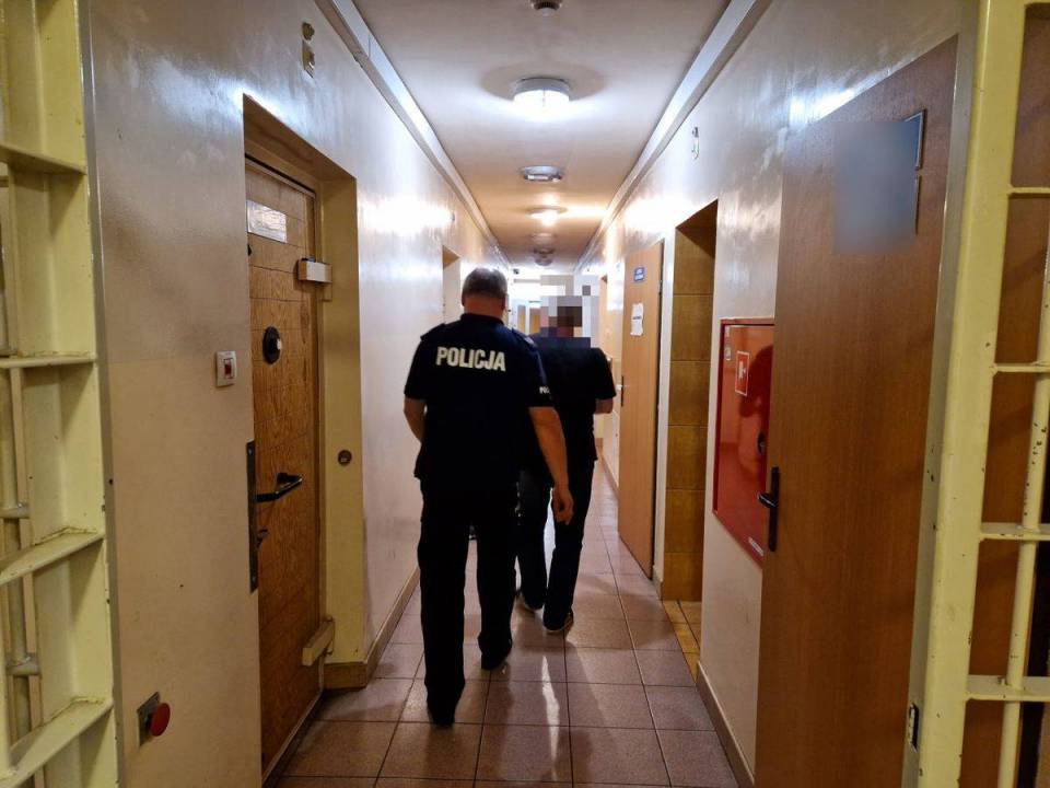Kłotnia z żoną, alkohol i kolizja. 58-latek trafił do policyjnego aresztu
